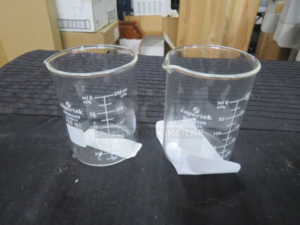 NEW 250ml Glass Beaker. 2XBID