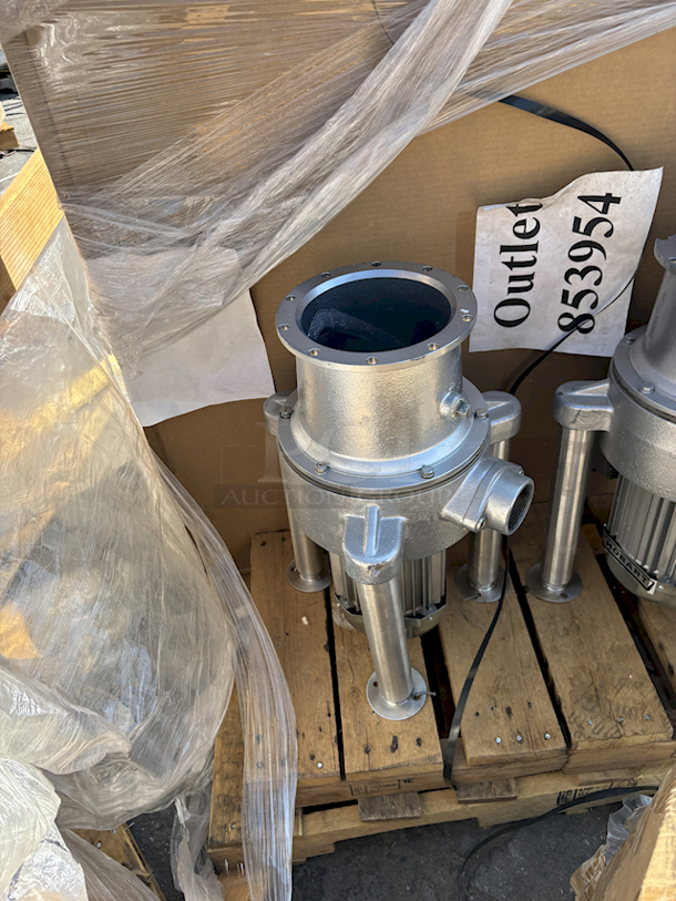 BRAND NEW SCRATCH & DENT! Hobart FD4/200-1 Commercial Garbage Disposer with Adjustable Flanged Feet - 2 hp, 208-230/460V. Out of original packaging. Legs bend inward.  - Image 3 of 4