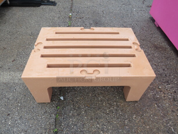 One Cambro Poly Dunnage Rack. #DR300. 21X30X12. $157.00.