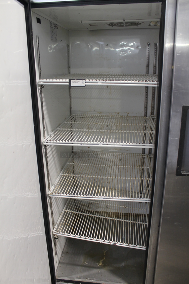 2015 True TG2R-2S Stainless Steel Commercial 2 Door Reach In Cooler w/ Poly Coated Racks on Commercial Casters. Tested and Powers On But Does Not Get Cold - Image 4 of 7