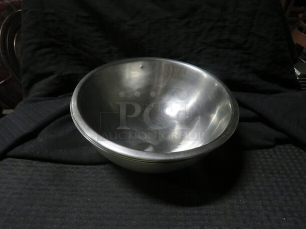 4 Quart Stainless Steel Mixing Bowl. 3XBID - Image 1 of 1