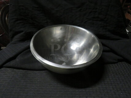 4 Quart Stainless Steel Mixing Bowl. 3XBID