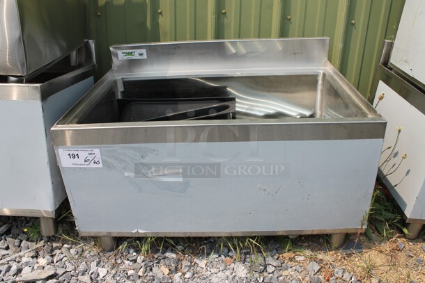 BRAND NEW SCRATCH AND DENT! Regency 600IB213OC7 Commercial Stainless Steel Underbar Ice Bin With 7 Circuit Post-Mix Cold Plate, Bottle Holders And Legs.