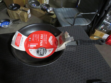 One NEW Vollrath 10 Inch Saute Pan With Gator Grip Handle. #69110