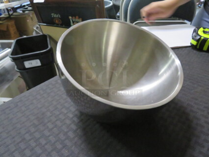 One NEW Vollrath 32oz Stainless Steel Double Wall Angled Bowl. #47650