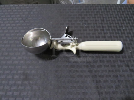 One NEW Vollrath Disher. #16611 