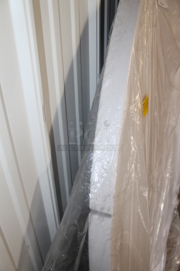 BRAND NEW SCRATCH AND DENT! Lancaster Table & Seating 384YCZ72RND 72" Round Heavy-Duty Granite White Plastic Folding Table - Image 3 of 3