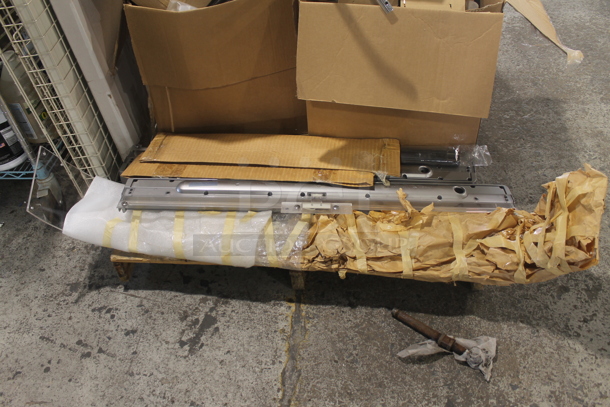 ALL ONE MONEY! Pallet Lot of Various Items Including Lampshade and Boxes! - Image 4 of 6