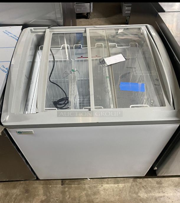 Chest Freezer - Image 1 of 5