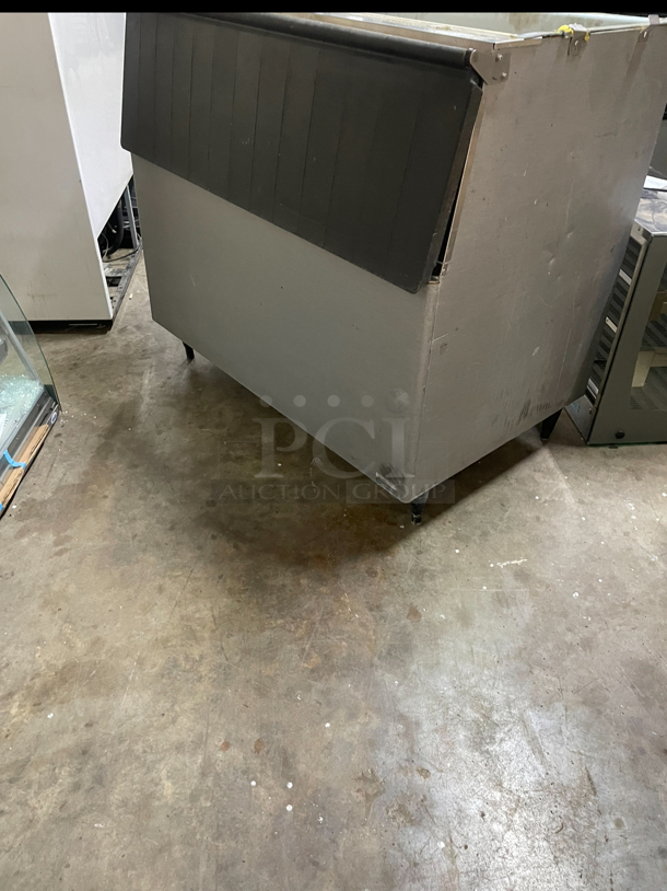 Ice Maker Bin 450lbs