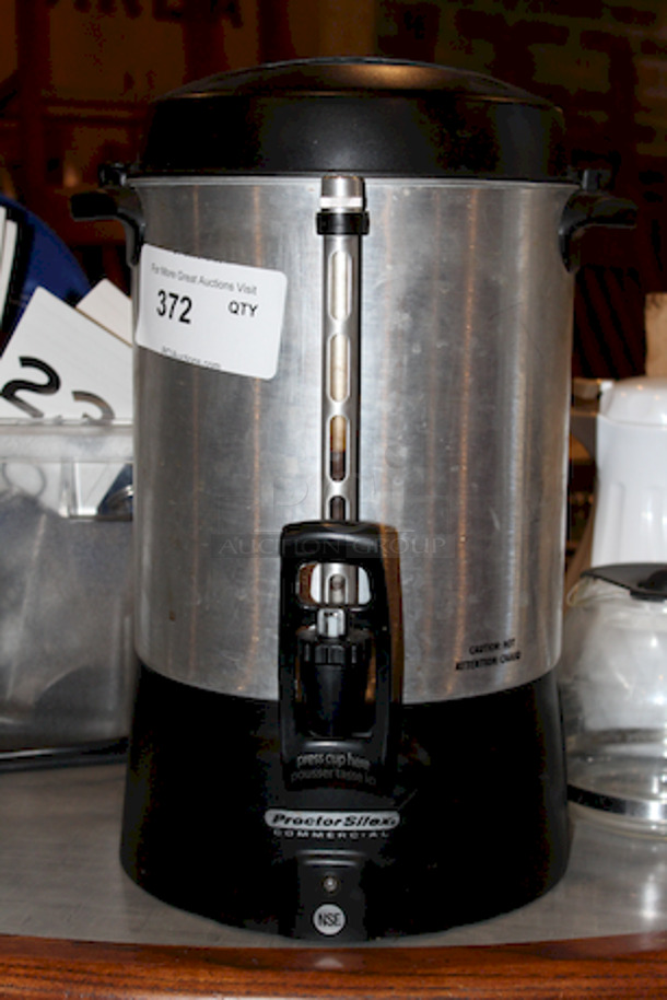 Proctor Silex 45040 40 Cup (200 oz.) Coffee Urn / Percolator - 120V, 1090W.
11 7/10x9 2/5x16