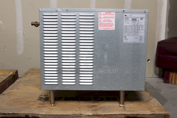 BEAUTIFUL! Taylor RC25N-27 Remote Condensing Unit Used With Frozen Margarita Dispenser. 208-230v/60hz/1ph  21-1/2x23-1/4x21-7/8.
Removed In Working Order From Fat Tuesday. - Image 3 of 6