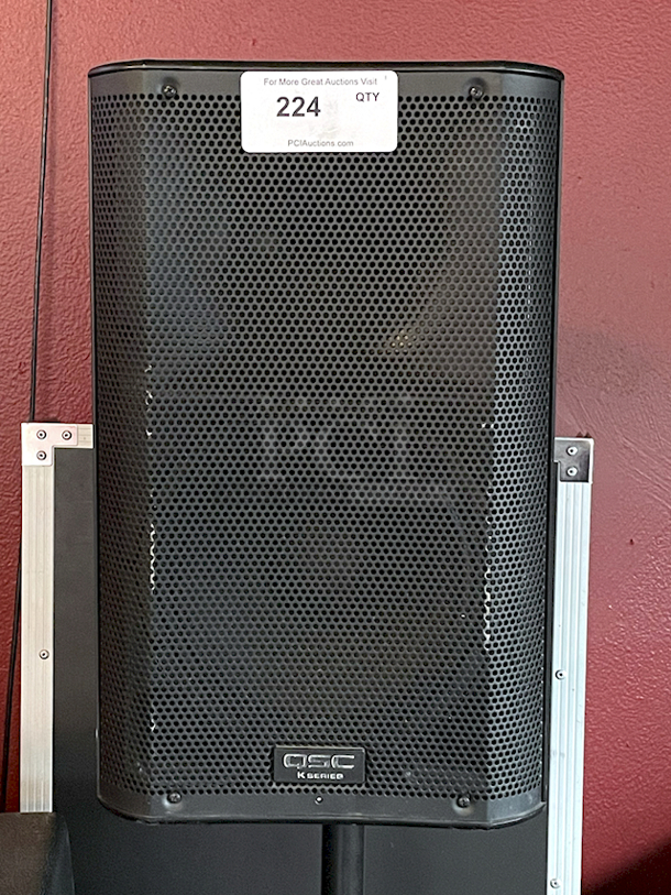 BEAUTIFUL! QSC K10 1000 W  90° Active 10" (250 mm) 2-way Loudspeaker. 100-240V ~ 2.3-1.1 A 50/60Hz  12.6" x 11.8" X 20.4" - Image 1 of 3