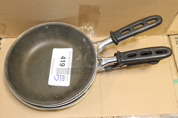 HIGH QUALITY! Vollrath 67608 8" Non-Stick Aluminum Frying Pan w/ Vented Silicone Handle. 5x Your Bid - Image 4 of 5