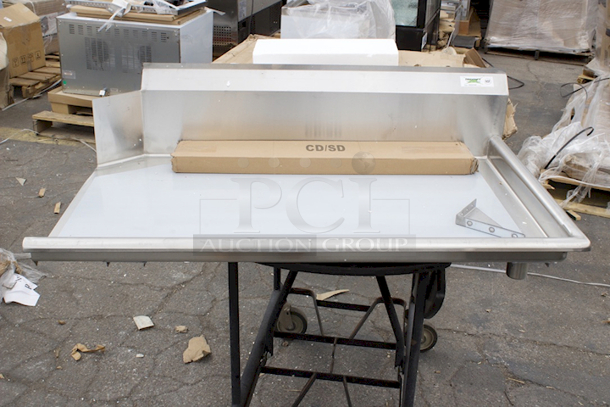 BRAND NEW SCRATCH & DENT! Regency 16 Gauge 4' Clean Dish Table - Image 2 of 8