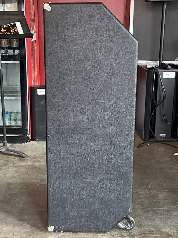 EXCELLENT! Carvin BR810 Bass Cabinet - 8 Heavy-Duty 200w 10” Woofers,  1” Titanium HF Driver,  Imp: 4Ω,  Power handling: 1200 Watts,  5 position Tweeter Attenuator,  Casters Built-in, Freq. Resp: 58 to 20K H z  -3dB - Useable To 38 Hz @ -10dB, Sensitivity :  110 dB @ 1w and 141 dB @ 1200w - 23.25W x 18.25D x 47.75H - Image 5 of 5