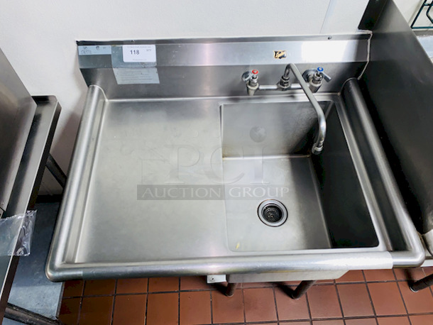 SPRECTACULAR! Duke Manufacturing SDTS-2116-11L Stainless Steel Prep Sink with Left Side Drainboard. 
Condition: 10
Comes complete with faucet. Bowl measures 16 x 21 x 13 inches.

36-1/2x27x44 - Image 2 of 6