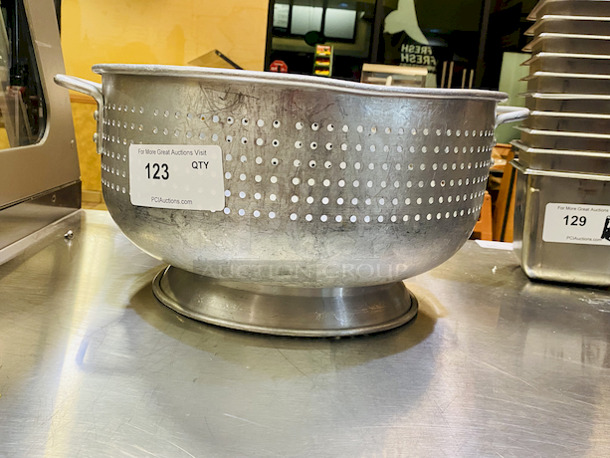 NICE!! Large Colander With Handles and Base.

16-1/2x9