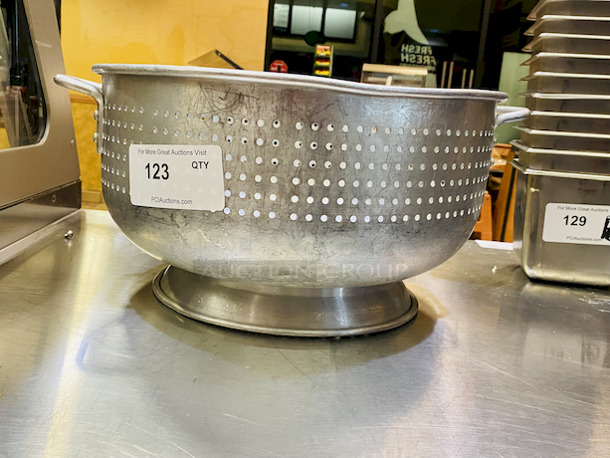 NICE!! Large Colander With Handles and Base.

16-1/2x9 - Image 1 of 4