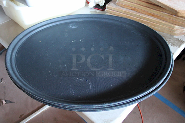 NICE! 29" x 24" Black Non-Skid Oval Serving Trays. 3x Your Bid - Image 1 of 3