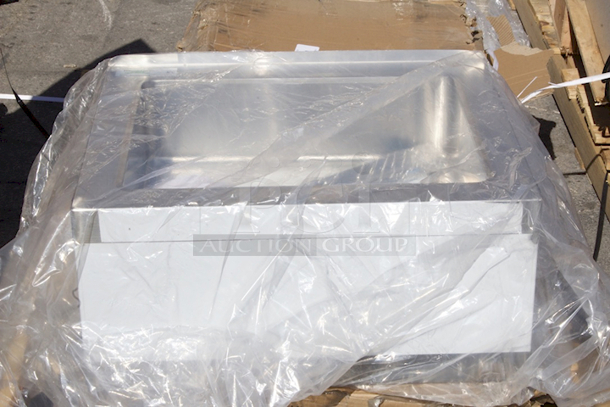 BRAND NEW SCRATCH & DENT! Regency 25" 16-Gauge Stainless Steel One Compartment Floor Mop Sink - 20" x 16" x 6" Bowl - Image 7 of 9
