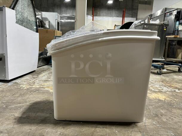 Brand New Prepline 27 gal Mobile Ingredient Storage Bin - 681 Cup Capacity with Sliding Lid
 - Image 2 of 6