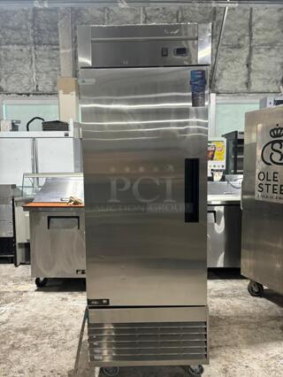 Dukers D28R One-Section Reach-In refrigerator - 110v/60/1-PH - 110 Volts
