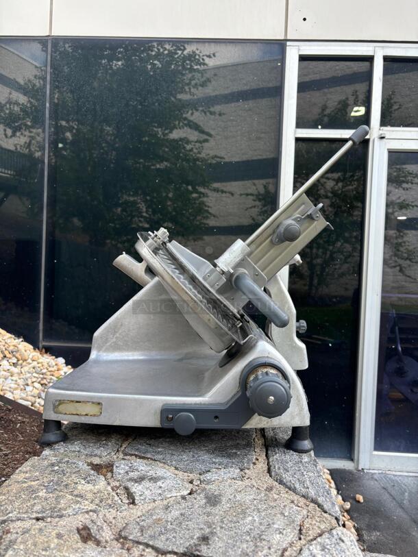Hobart Manual Meat Slicer w/ 14" Blade, Belt Driven, Aluminum, 1/2 hp
 - Image 2 of 6