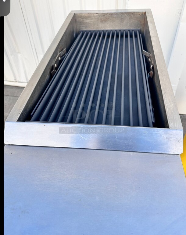 Late Model Vulcan VTEC14 14 1/2 inch Countertop Charbroiler w/ Conversion Burner, Natural Gas Working - Image 5 of 9