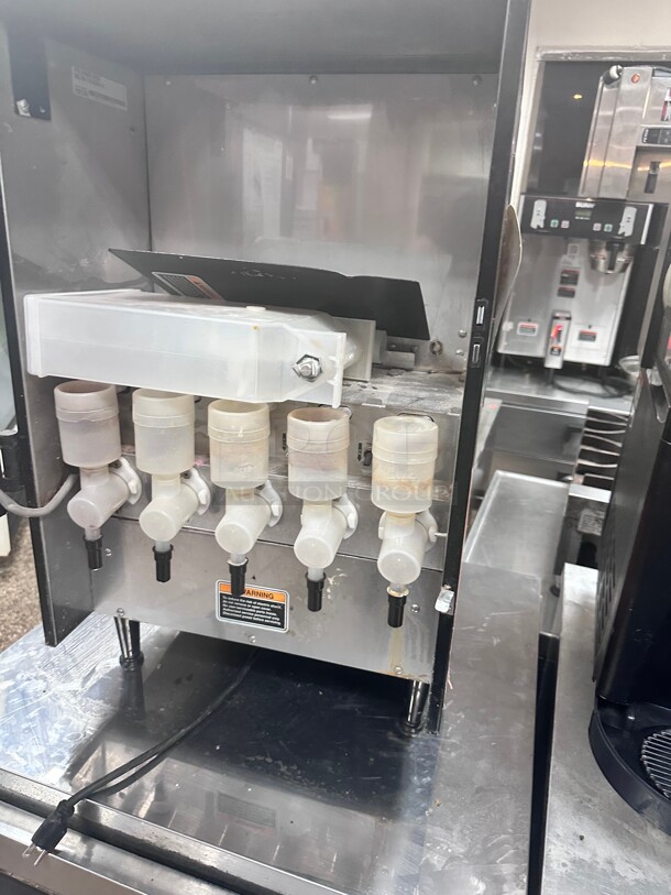 Bunn FMD-5 Fresh Mix Hot Powdered Drink Machine, 3 Hoppers, Cafe Display, 120v Working - Image 4 of 7