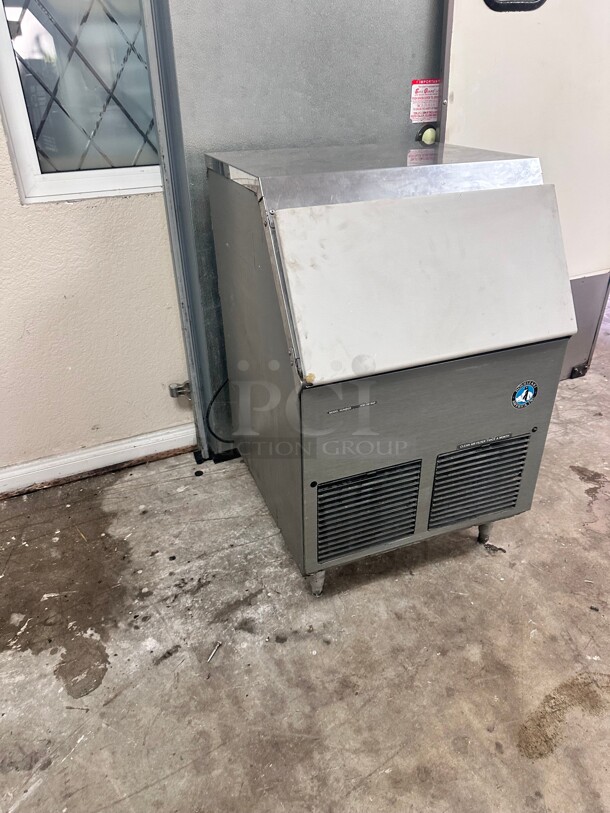 Hoshizaki KM-150BA, Crescent Cuber Icemaker, Air-cooled, Built in Storage Bin 115 Volt Working - Image 2 of 7
