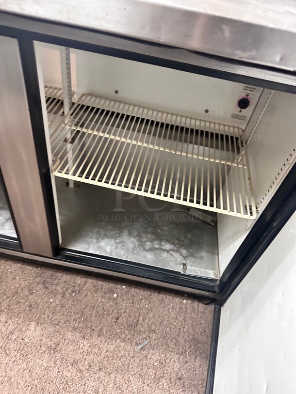 True TSSU-48-12-HC 48" Sandwich/Salad Prep Table w/ Refrigerated Base, 115v Tested and Not Getting Cold - Image 2 of 9