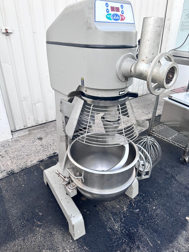 Late Model Globe SP40 40 qt Commercial Heavy Duty Planetary Dough Mixer - Floor Model, 2 hp, 220v, 3ph NSF Tested and Working  - Image 6 of 10