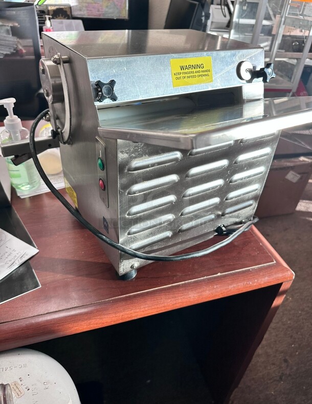 Late Model Somerset CDR-100 10 inch Countertop One Stage Dough Sheeter - 120V, 1/4 hp Tested and Working - Image 3 of 9