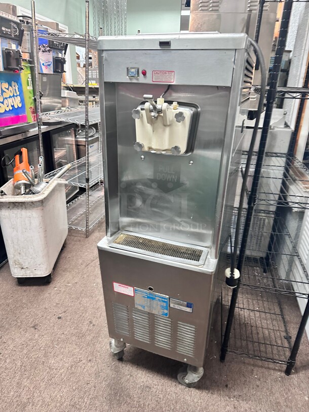 Taylor Softech Freezemaster Ice Cream Machine 321-27 220 Volt 1 Phase missing parts  - Image 9 of 9