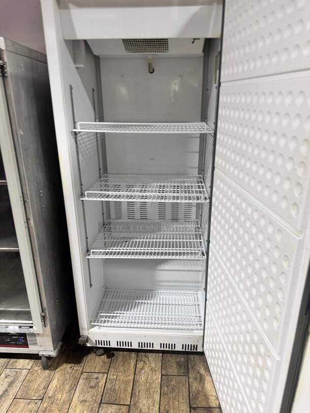 Late Model Arctic Air AWF25 White Single Door Reach In Freezer - 25 cu. ft. 115 Volt Working - Image 7 of 8