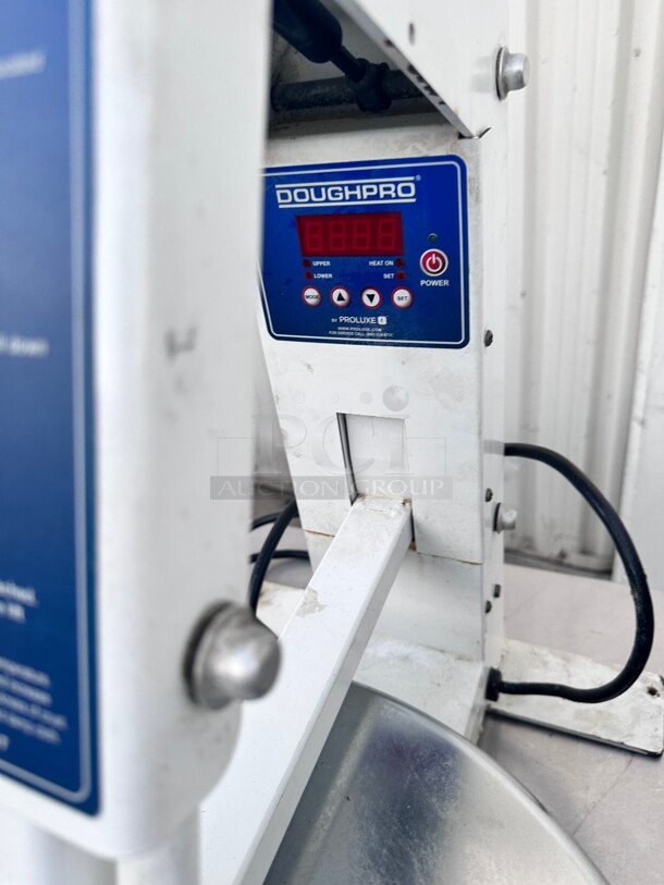 Late Model DoughPro PP1818 Manual Heated  Pizza Dough Press 115 Volt Tested and Working - Image 6 of 6