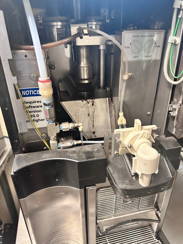 Late Model BUNN Espresso Sure Tamp Steam Super automatic Espresso Machine 220 Volt 1 Phase Working! Makes Great Latte  - Image 4 of 7