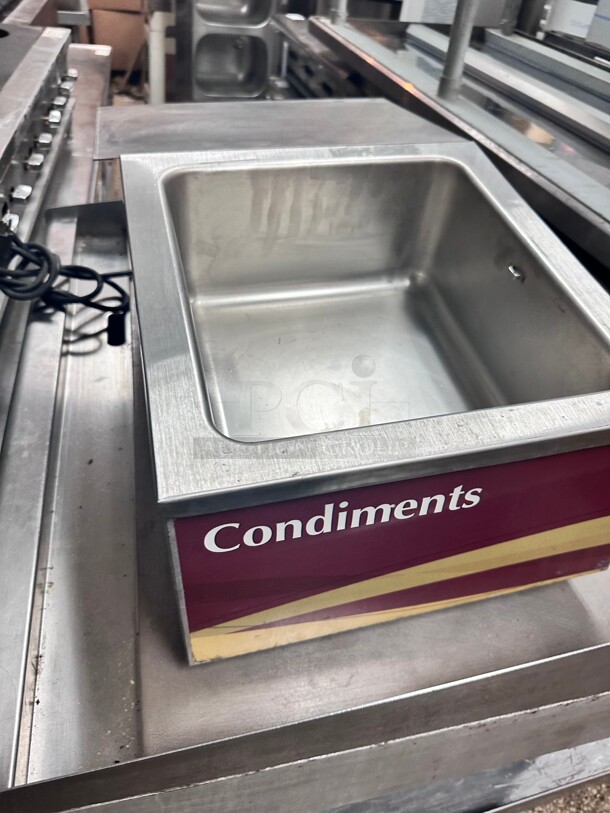 Working APW RTR-4 Refrigerated Topping Rail w/ (4) Sixth-Size Pans & Covers, Stainless 115 Volt NSF - Image 4 of 10