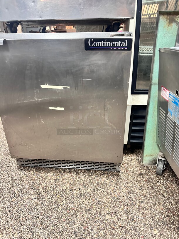 Continental SC 27 inch W Undercounter Refrigerator w/ (1) Section & (1) Door, 115v Working