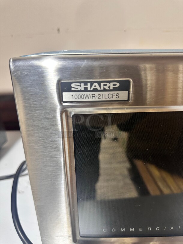 Late Model Sharp R-21LCFS 1000 Watt Medium Duty Commercial Microwave Oven, 120V Working - Image 7 of 8