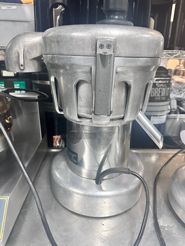 Working Nutrifaster N450 Commercial Fruit and Vegetable Juicer 115 Volt - Image 7 of 7