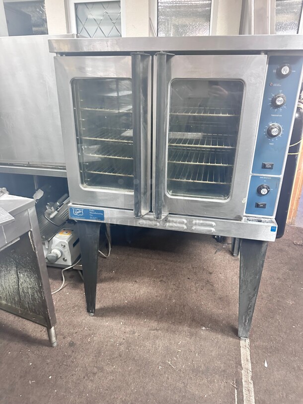 Working Duke E101-GV Single Full Size Natural Gas Convection Oven - 40,000 BTU  - Image 2 of 7