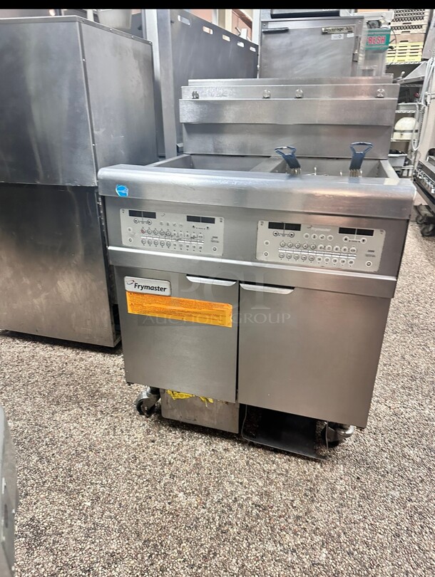 Late Model Frymaster FPGL230CA Gas Fryer - (2) 30 lb Vats, Floor Model, Working - Image 8 of 9