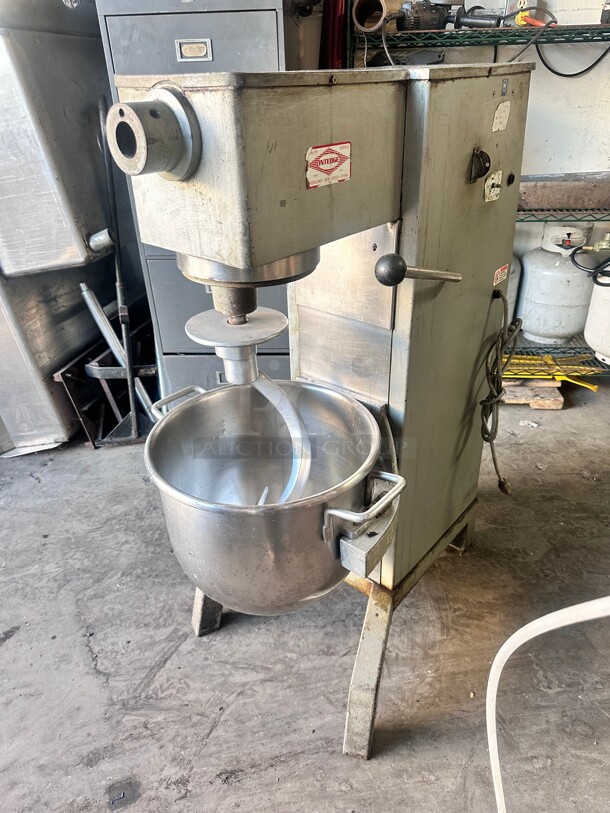Intedge Commercial Heavy Duty 30 Qt Dough Mixer 115 Volt Tested and Working - Image 8 of 8