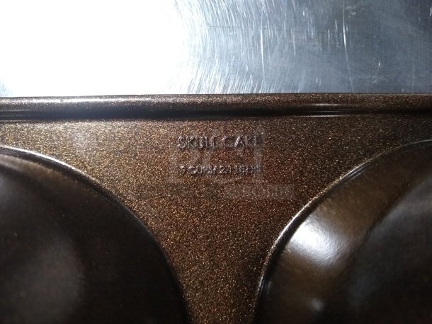 Nordic Ware Haunted Skull Pan - Brown
12.2 x 9.2 x 3.9 - Image 4 of 5