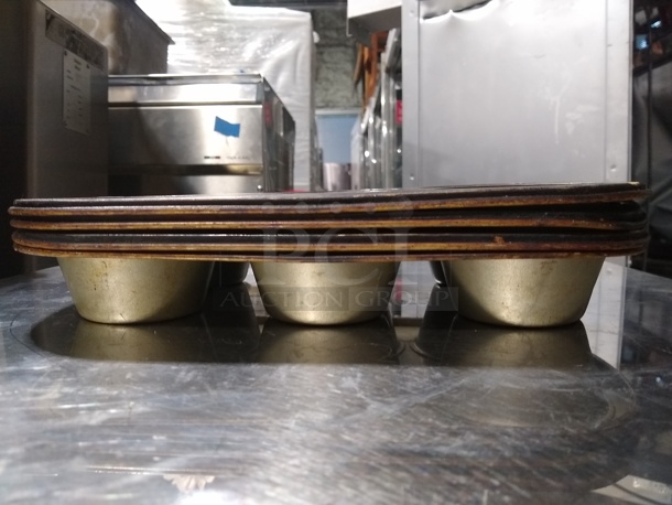 Wilton 6x3 Cupcake Pan x4 - Image 2 of 3