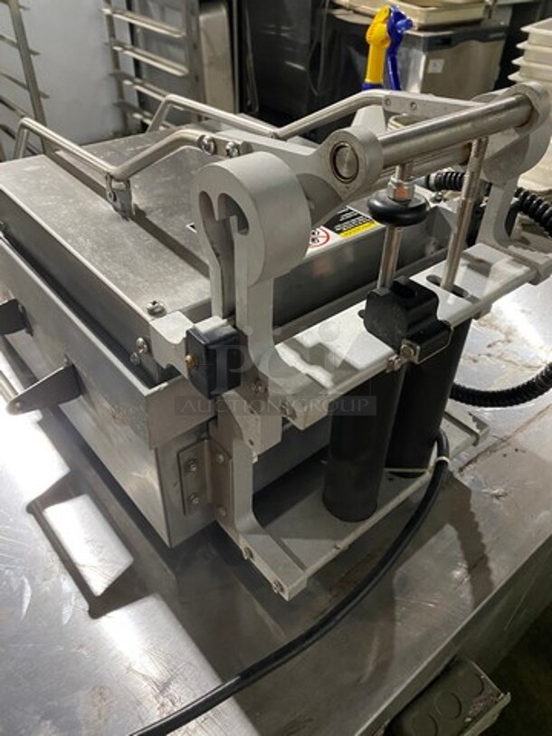 NEW! OUT OF THE BOX! Star Pro Max Commercial Countertop Panini/Sandwich Grill! With Flat Press! All Stainless Steel! Model: GR14B SN: GS141110A0047 120V - Image 3 of 11