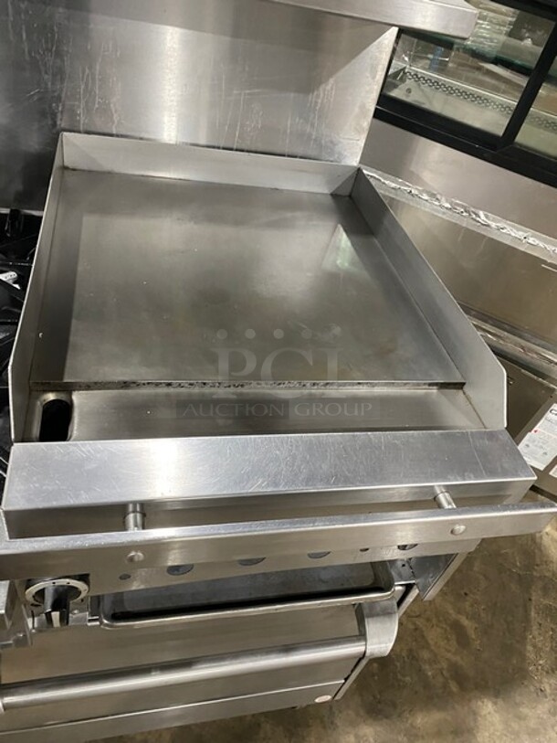 WOW! Garland Stainless Steel Commercial Natural Gas Powered! 6 Burner Range With Right Side Flat Top Griddle, 2 Ovens, Back Splash! On Casters! Working When Removed! MODEL GFE606R24RR SM:GFE606R24RR0009 - Image 3 of 9