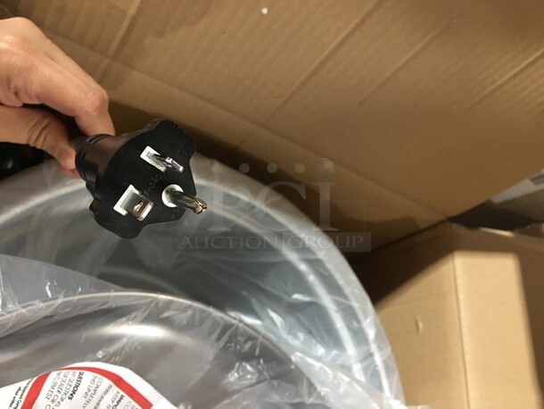 NEW! IN THE BOX! Rice Master Commercial Countertop Electric Powered Rice Cooker! Model: 57138 - Image 4 of 7